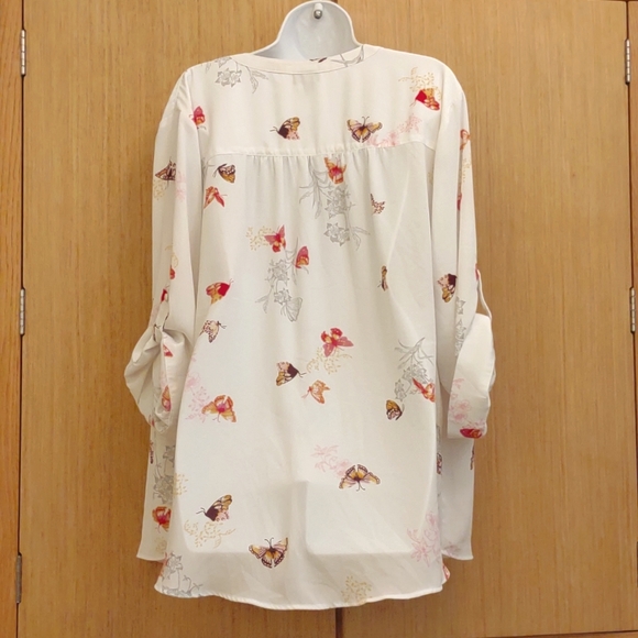 +SZ Torrid SZ 3 3/4 Sleeve White Butterfly Blouse. - Picture 2 of 9